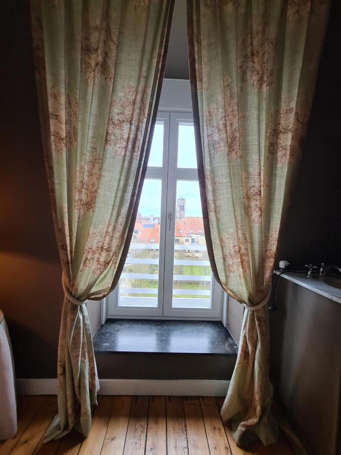 B&B 'T Kasteel & 'T Koetshuys Veurne Exteriör bild
