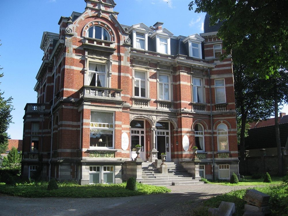 B&B 'T Kasteel & 'T Koetshuys Veurne Exteriör bild